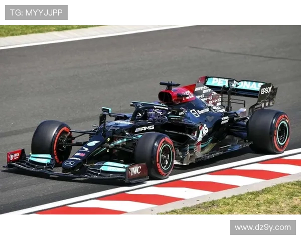 F1新赛季风云再起车队策略与车手表现成焦点围绕规则调整引发热议 F1新赛季风云再起车队策略与车手表现成焦点围绕规则调整引发热议